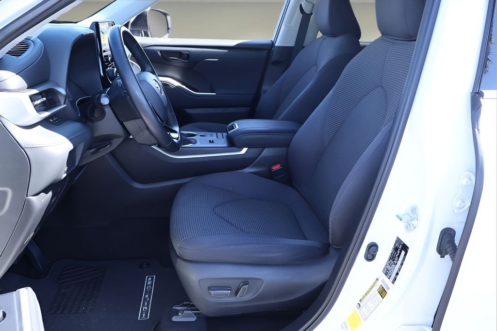2020 Toyota Highlander LE
