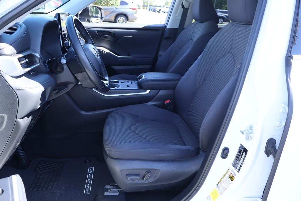 2020 Toyota Highlander LE