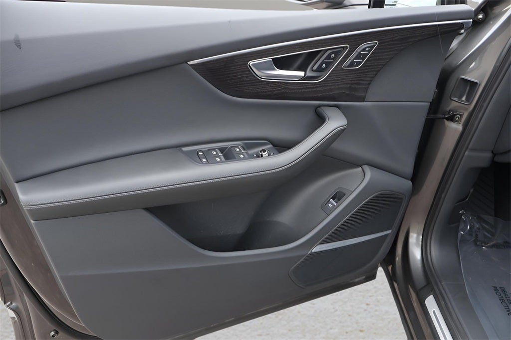 2023 Audi Q7 45 Premium Plus quattro