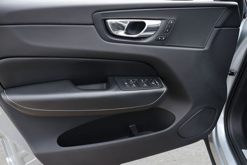 2018 Volvo XC60 Hybrid T8 R-Design