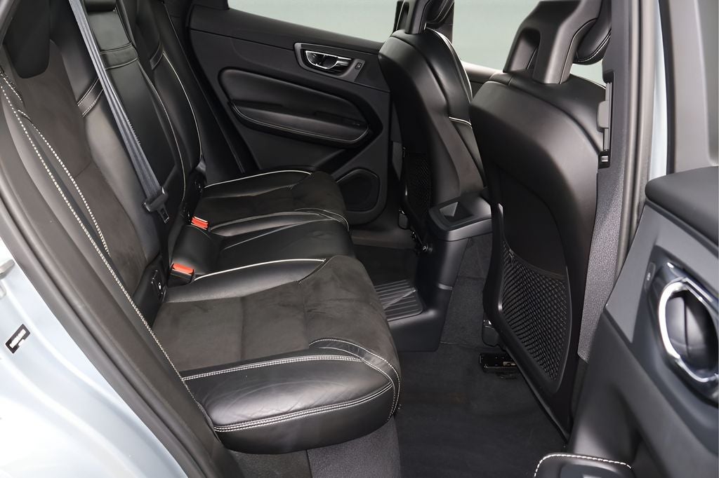 2018 Volvo XC60 Hybrid T8 R-Design