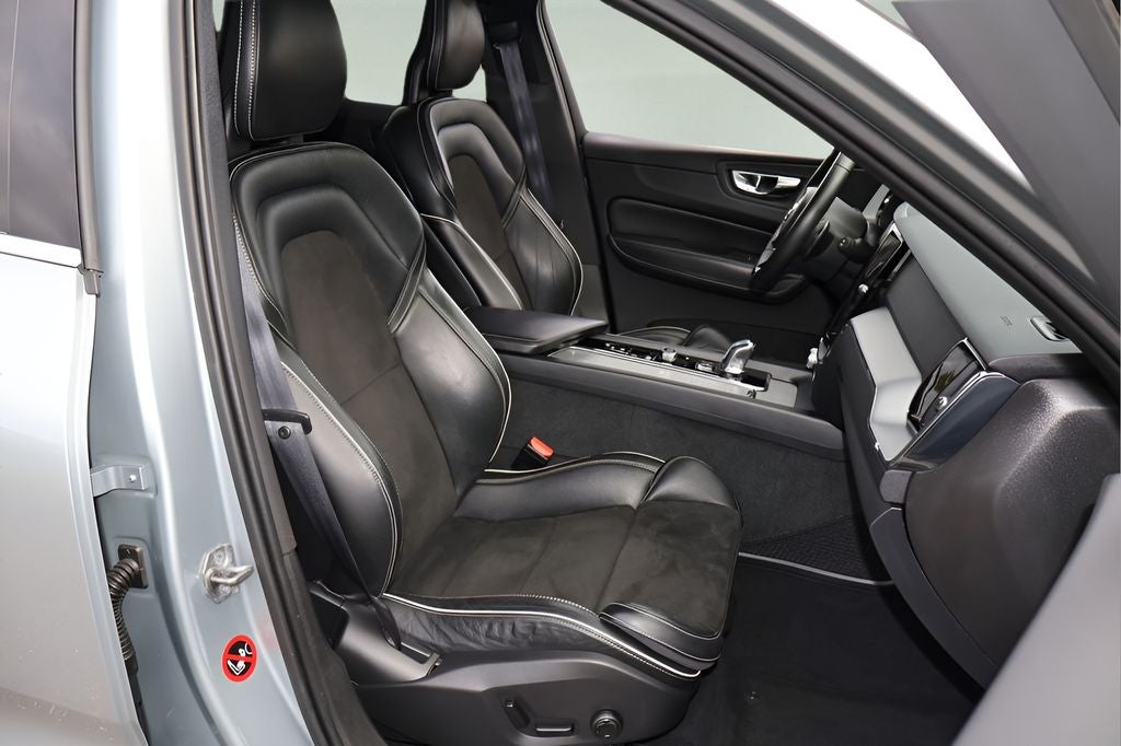 2018 Volvo XC60 Hybrid T8 R-Design