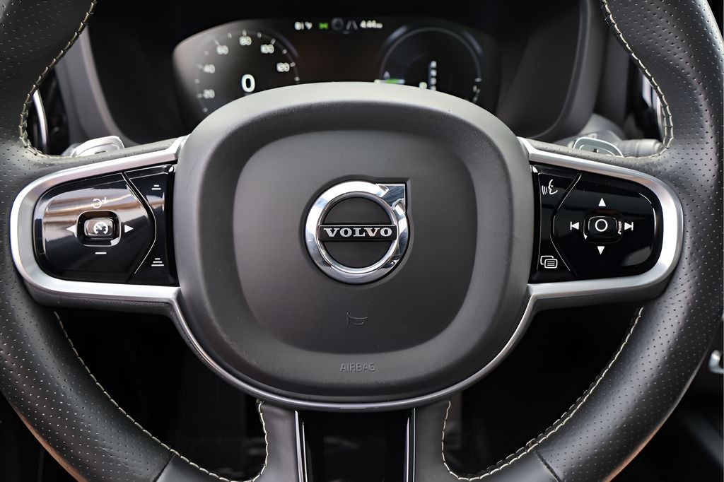 2018 Volvo XC60 Hybrid T8 R-Design