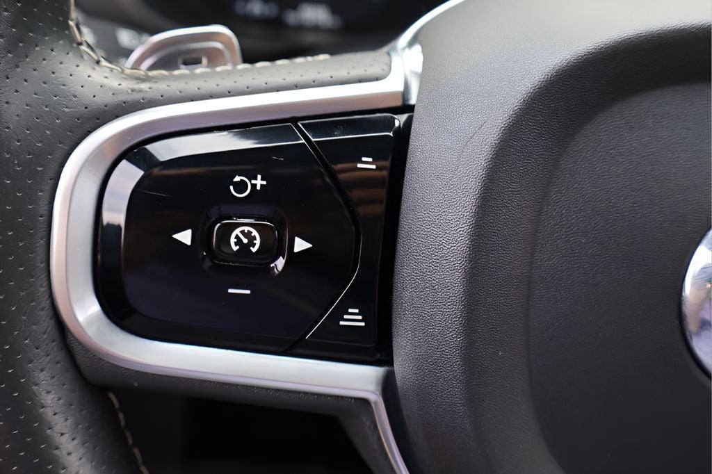 2018 Volvo XC60 Hybrid T8 R-Design