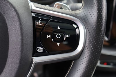 2018 Volvo XC60 Hybrid T8 R-Design