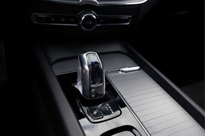 2018 Volvo XC60 Hybrid T8 R-Design