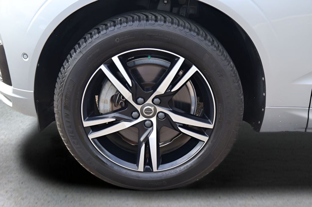 2018 Volvo XC60 Hybrid T8 R-Design