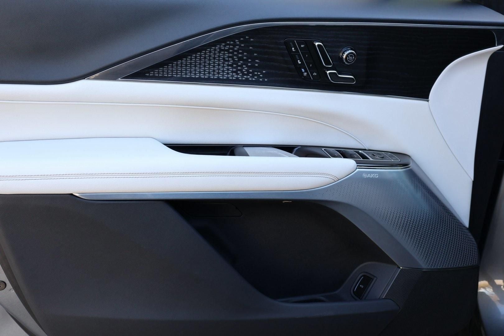 2023 Cadillac LYRIQ Luxury