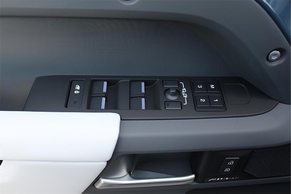 2025 Land Rover Defender 110 S