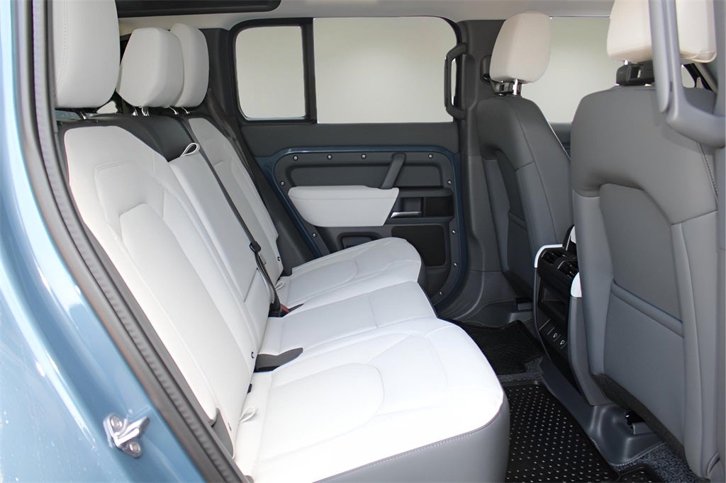 2025 Land Rover Defender 110 S