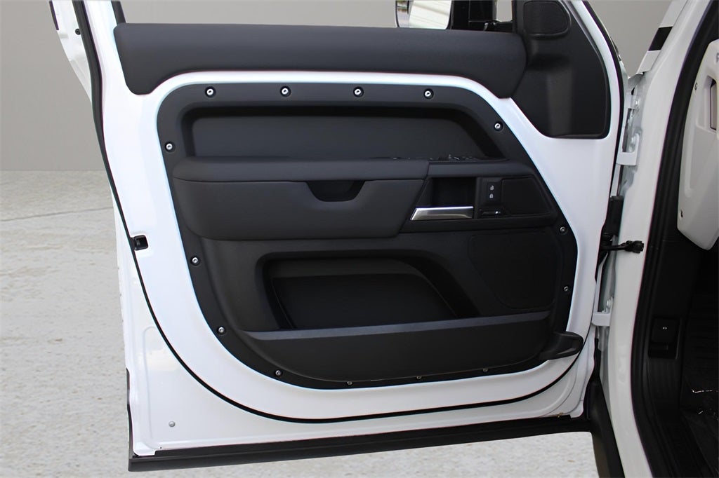 2025 Land Rover Defender 110 S