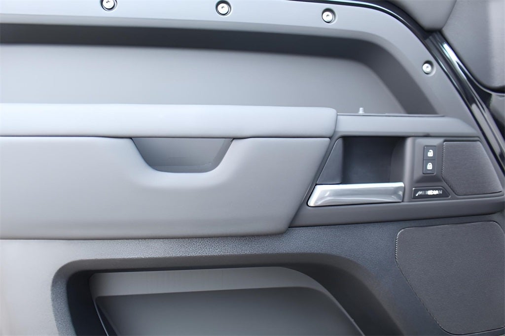 2025 Land Rover Defender 110 S