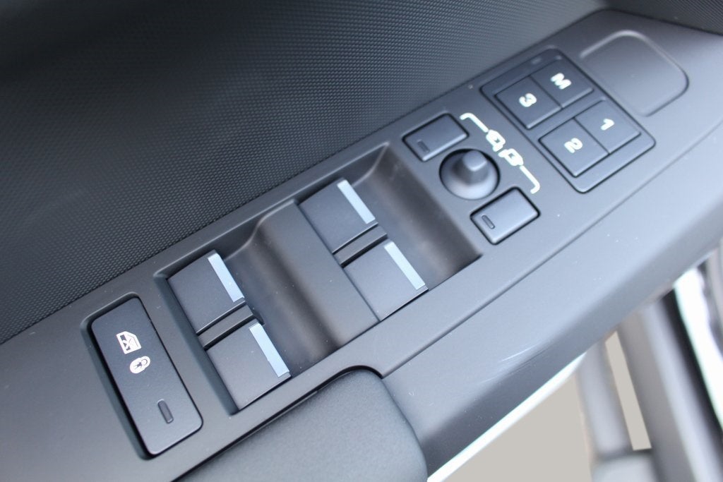 2025 Land Rover Defender 110 S