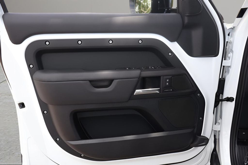 2025 Land Rover Defender 130 S