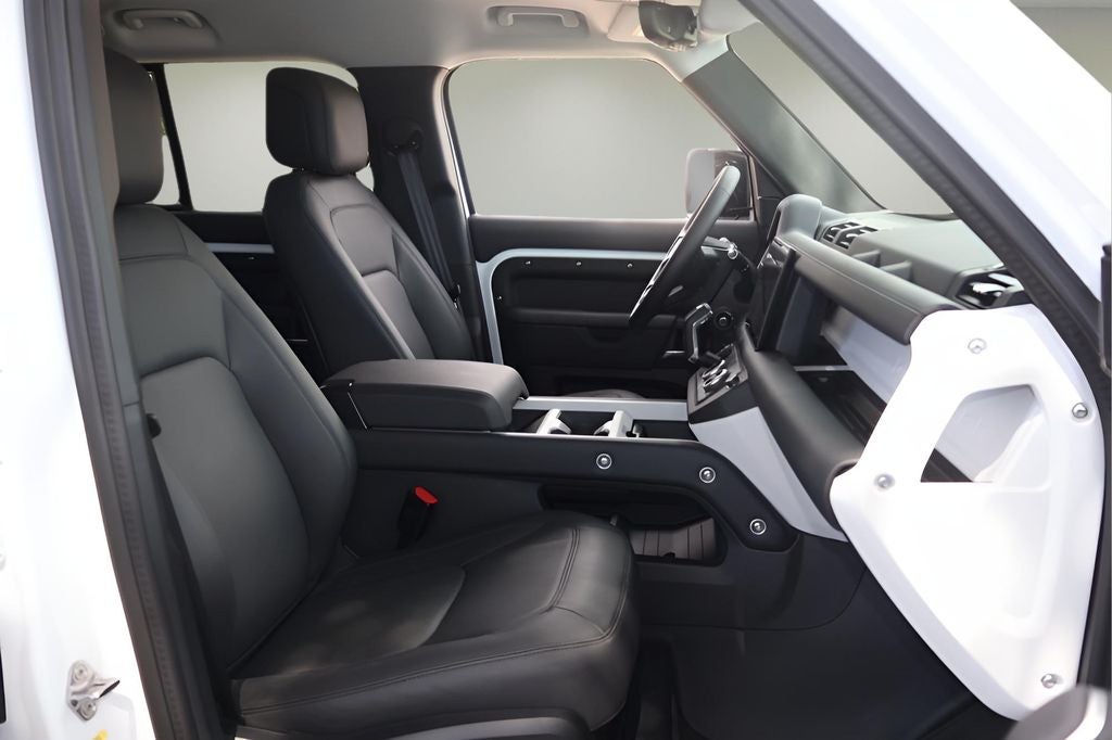 2025 Land Rover Defender 130 S