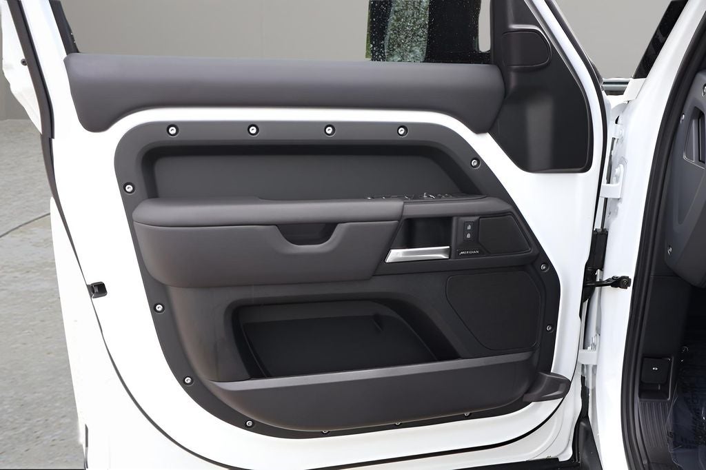 2025 Land Rover Defender 130 S