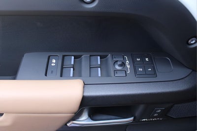 2025 Land Rover Defender 110 V8