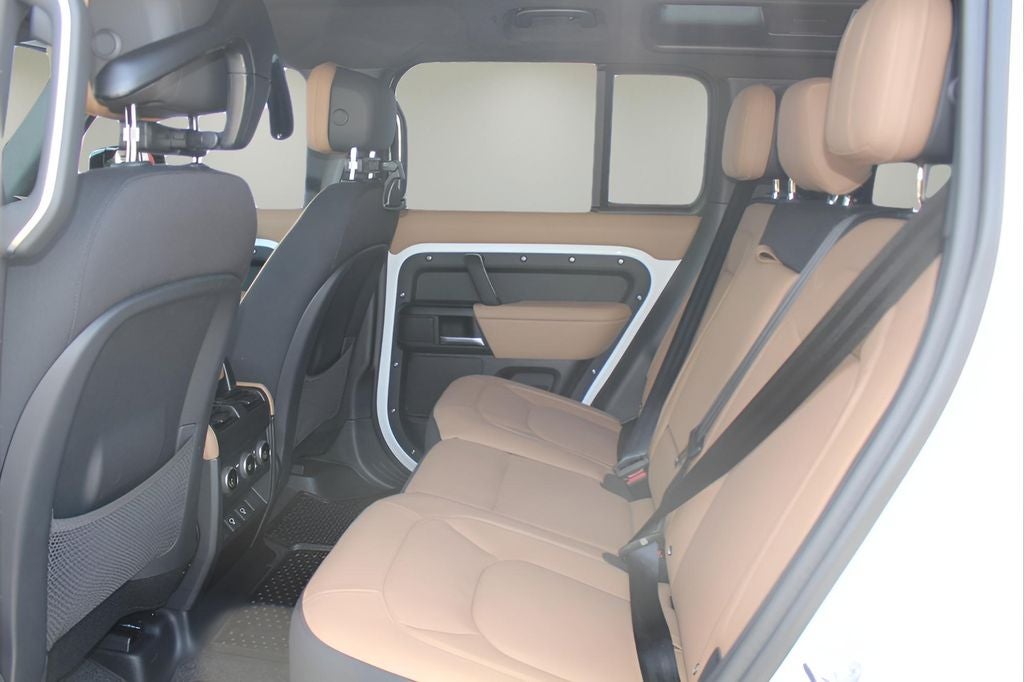 2025 Land Rover Defender 110 V8