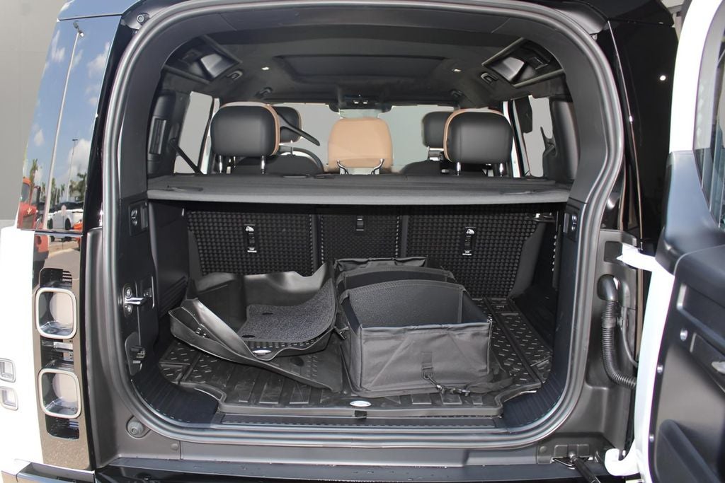 2025 Land Rover Defender 110 V8