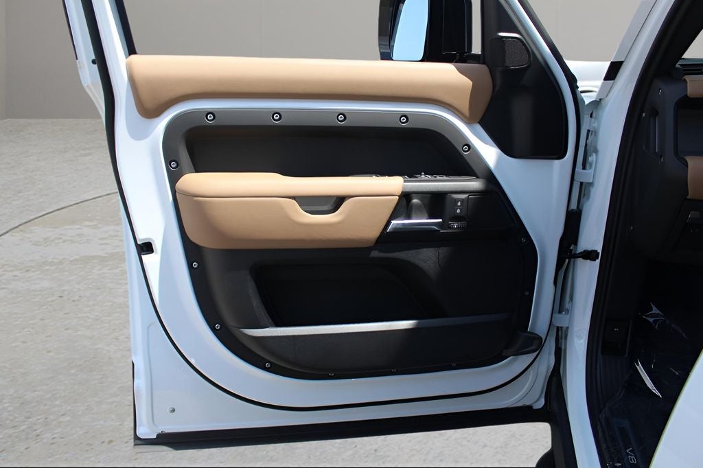 2025 Land Rover Defender 110 V8