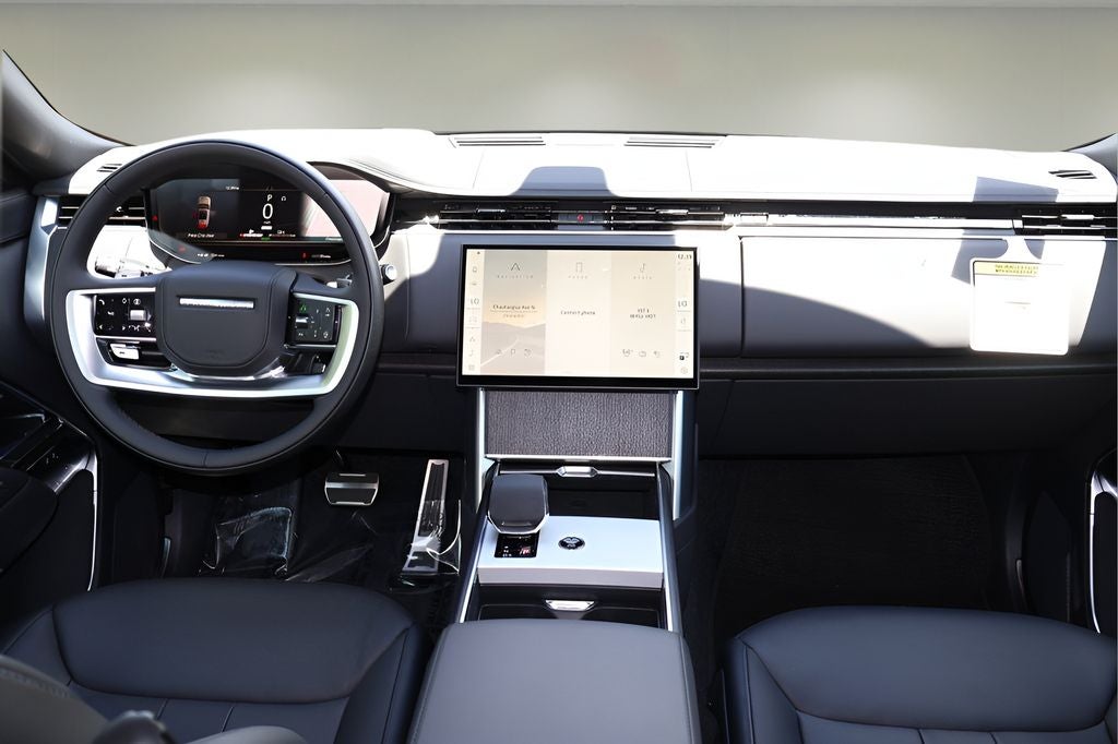 2025 Land Rover Range Rover Plug-In Hybrid SE