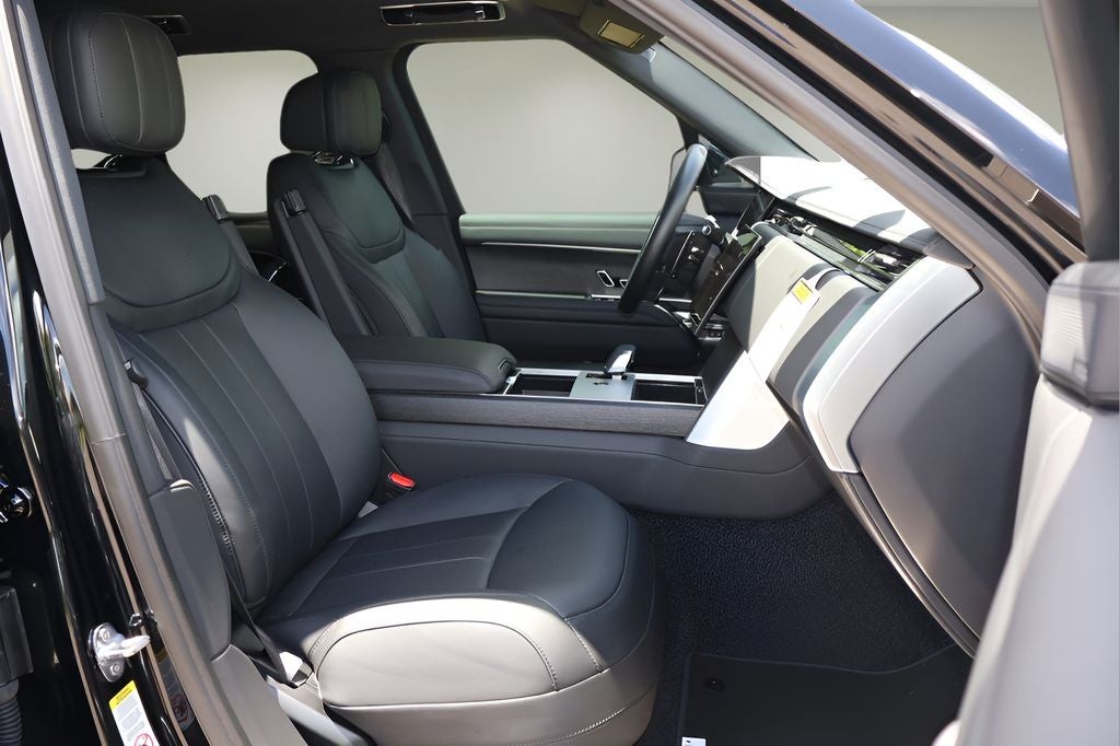 2025 Land Rover Range Rover Plug-In Hybrid SE