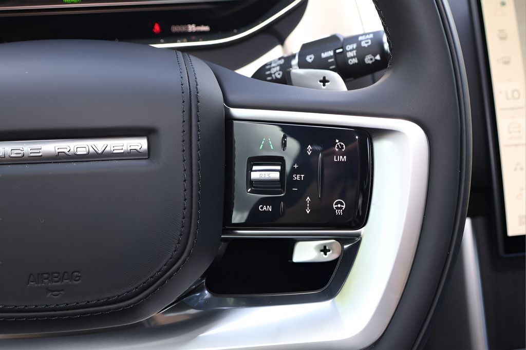 2025 Land Rover Range Rover Plug-In Hybrid SE