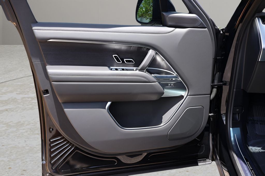 2025 Land Rover Range Rover Plug-In Hybrid SE