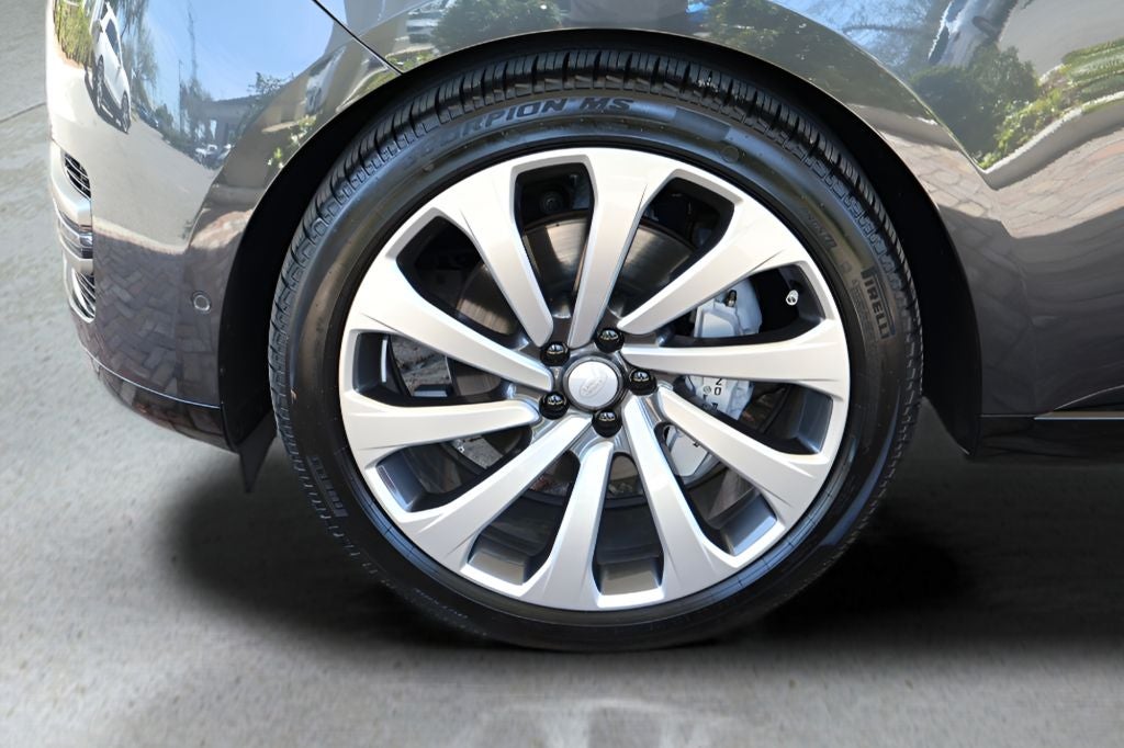 2025 Land Rover Range Rover SE