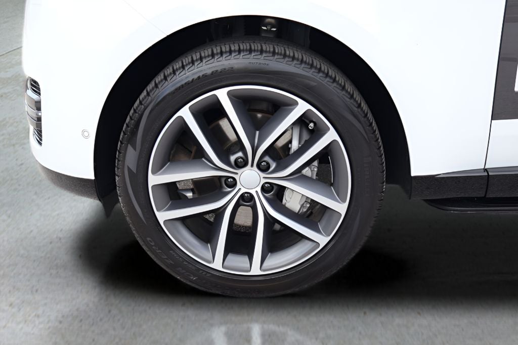 2025 Land Rover Range Rover SE