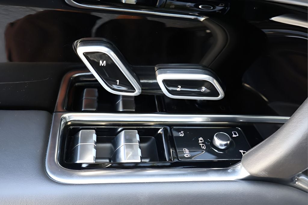 2023 Land Rover Range Rover SE LWB