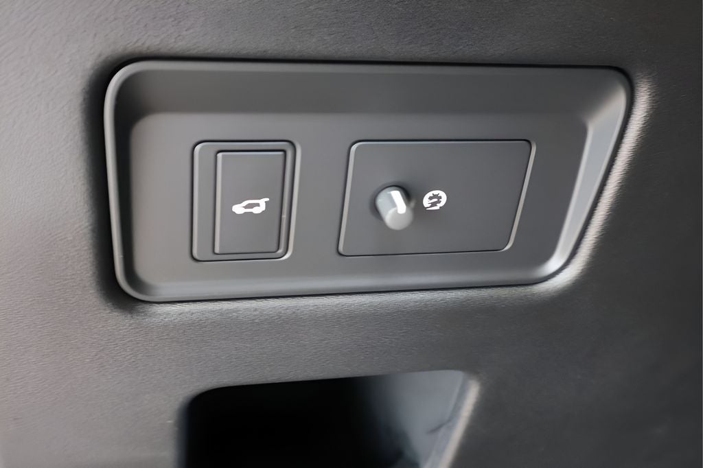 2025 Land Rover Discovery Dynamic SE