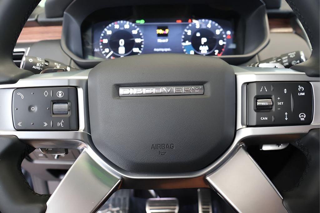 2025 Land Rover Discovery Dynamic SE