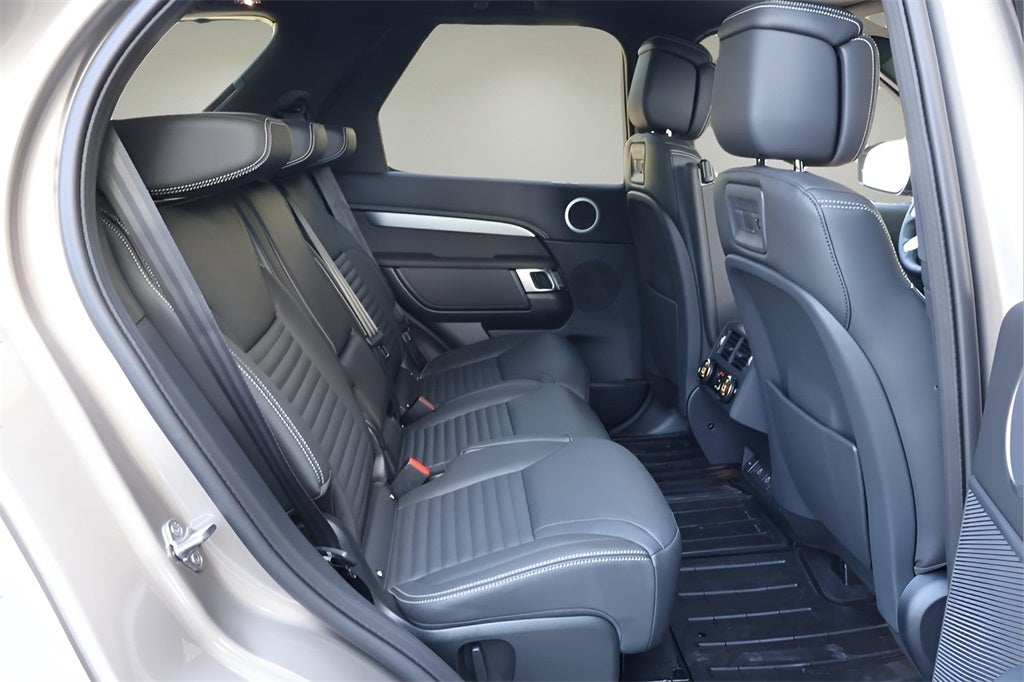 2025 Land Rover Discovery Dynamic SE