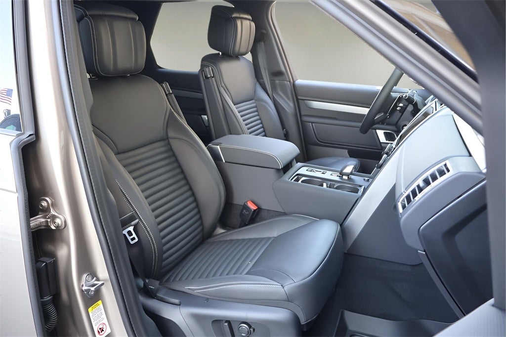 2025 Land Rover Discovery Dynamic SE