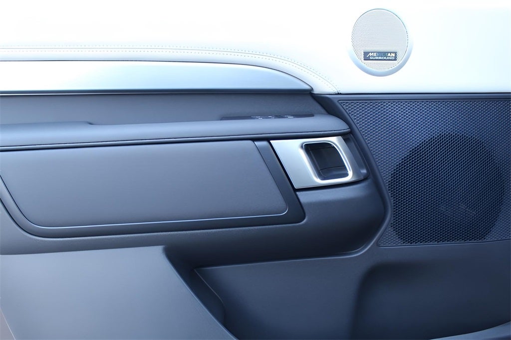 2025 Land Rover Discovery Dynamic SE