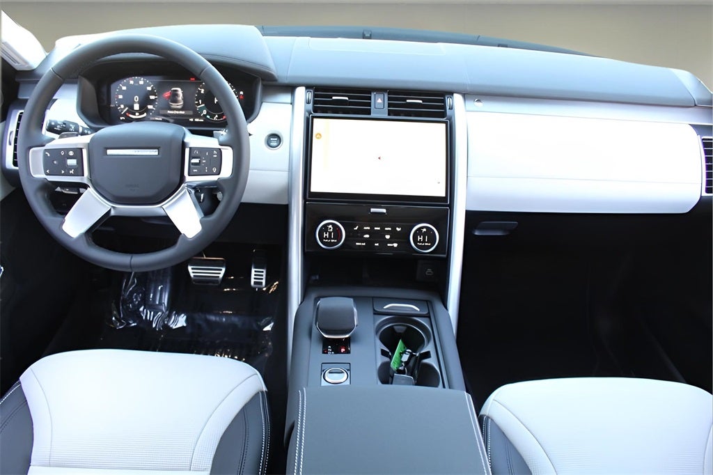 2025 Land Rover Discovery Dynamic SE