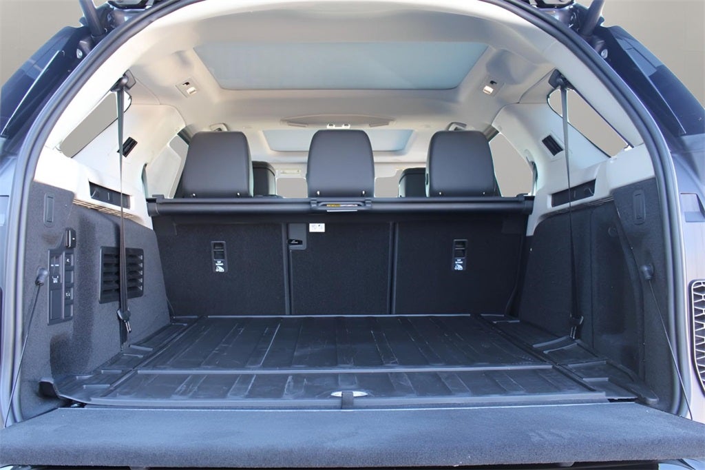 2025 Land Rover Discovery Dynamic SE