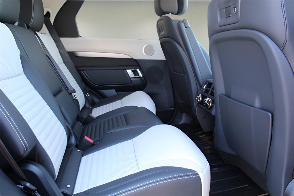 2025 Land Rover Discovery Dynamic SE