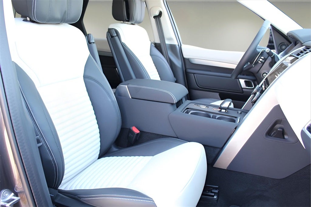 2025 Land Rover Discovery Dynamic SE