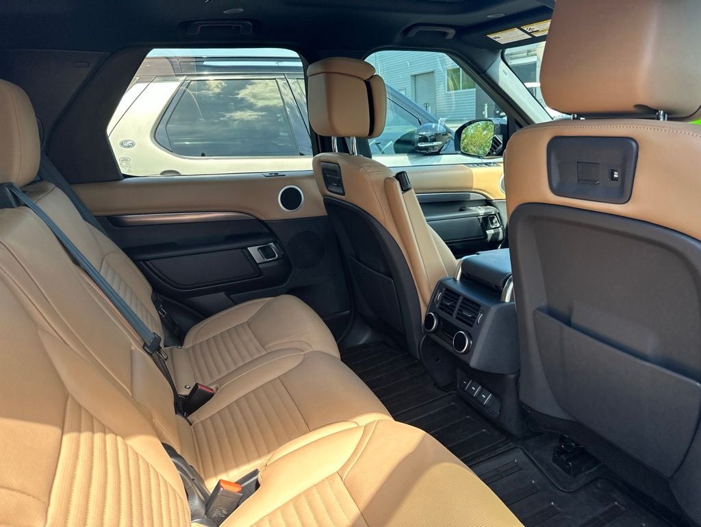 2024 Land Rover Discovery Metropolitan Edition