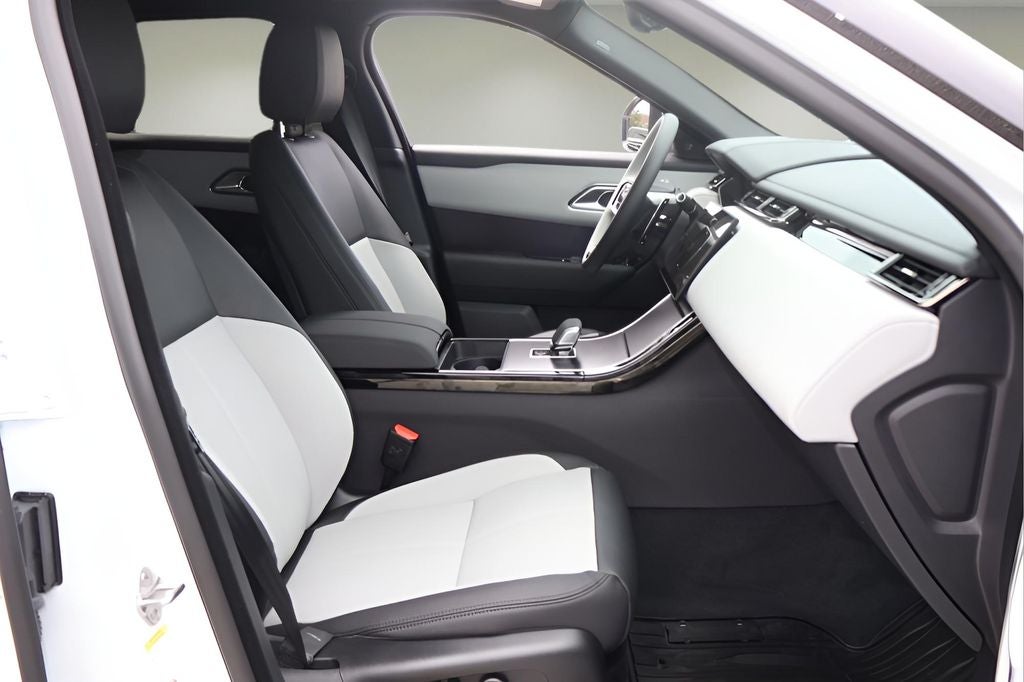 2026 Land Rover Range Rover Velar Dynamic SE