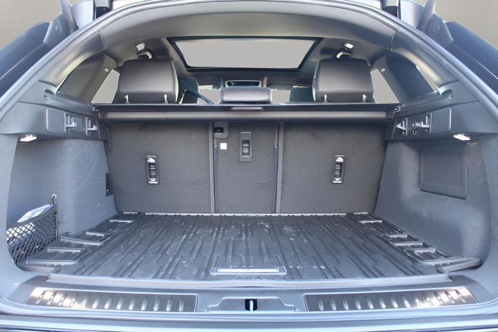 2025 Land Rover Range Rover Velar Dynamic SE