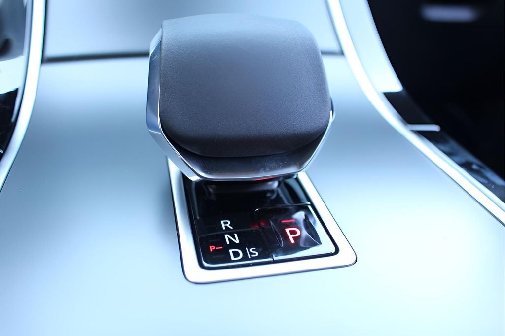 2025 Land Rover Range Rover Velar Dynamic SE