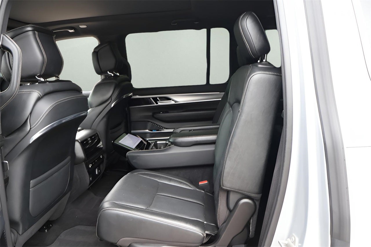 2023 Jeep Grand Wagoneer Base