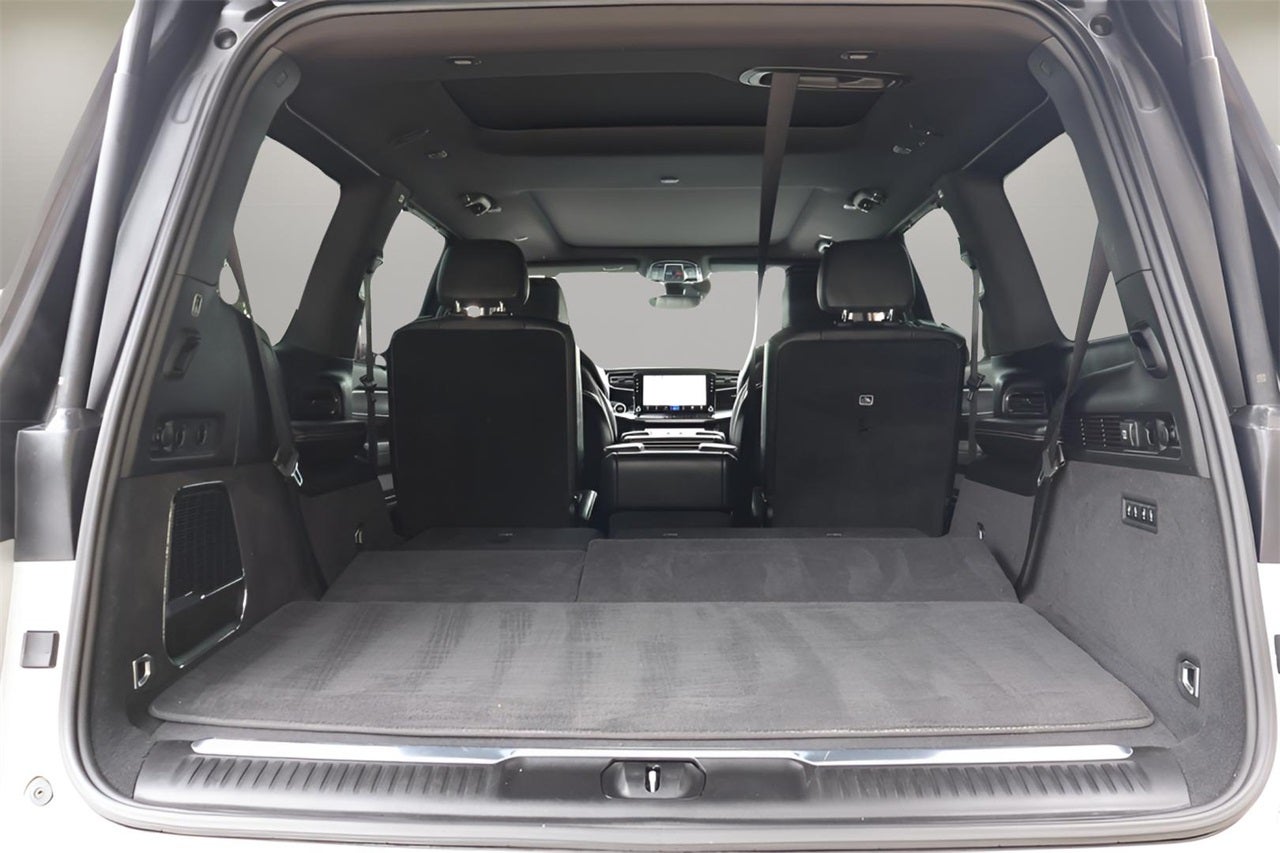 2023 Jeep Grand Wagoneer Base