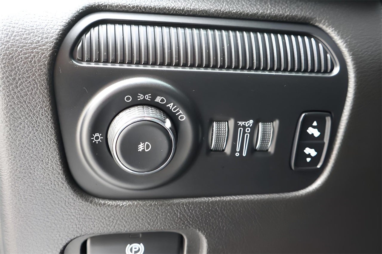 2023 Jeep Grand Wagoneer Base