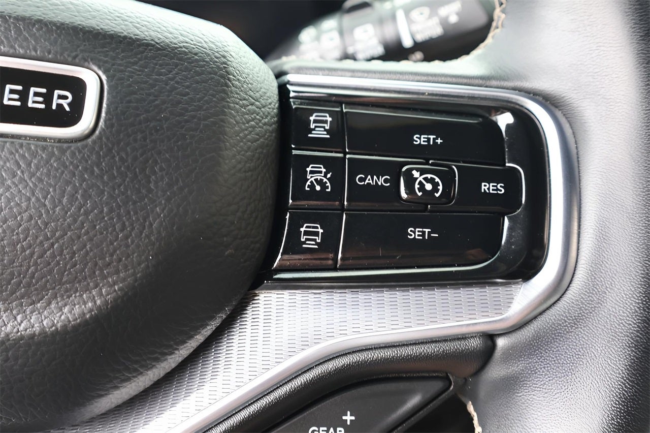 2023 Jeep Grand Wagoneer Base