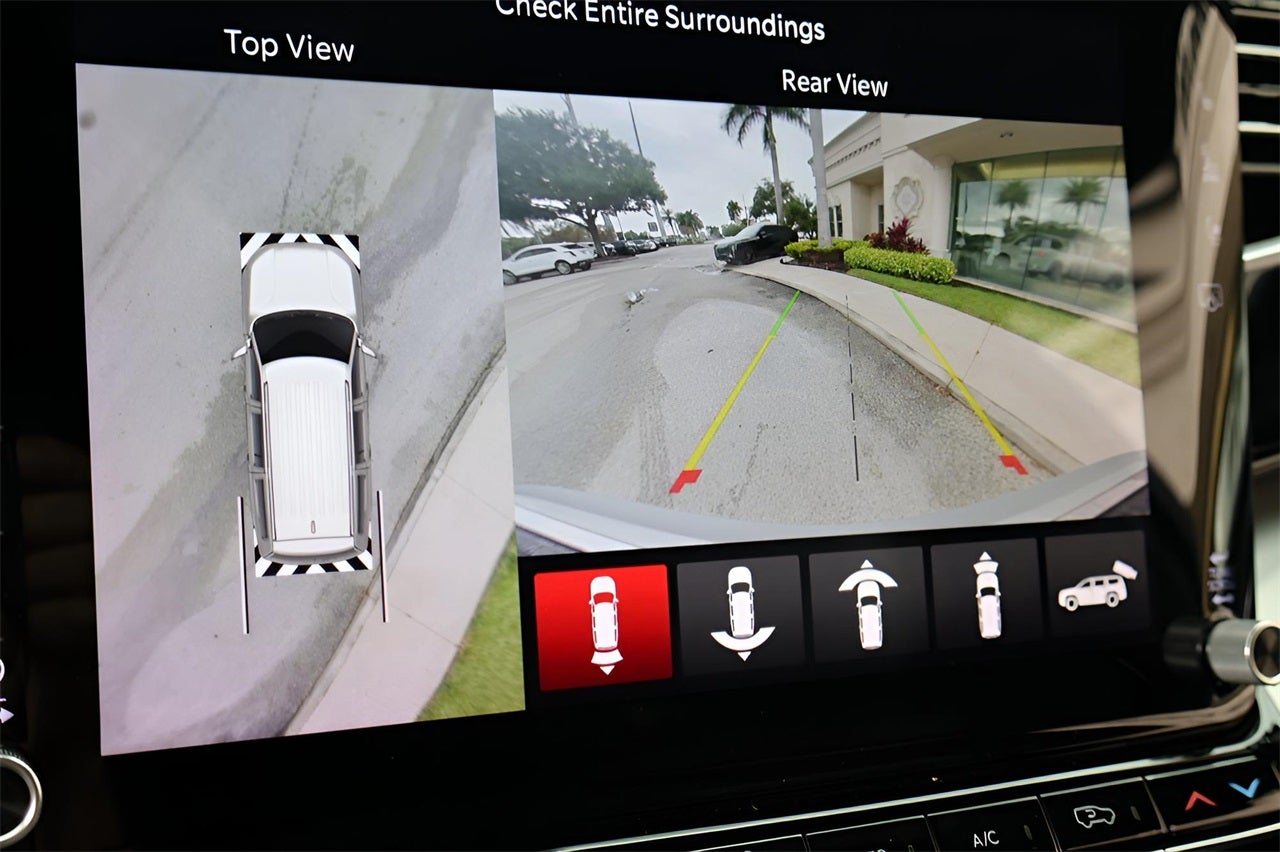 2023 Jeep Grand Wagoneer Base