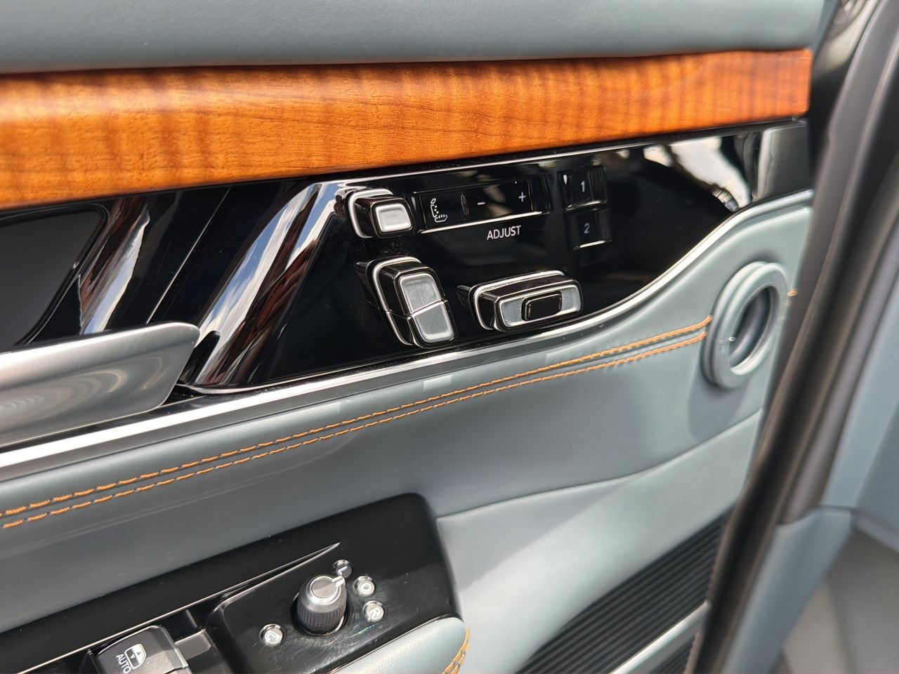 2022 Jeep Grand Wagoneer Series III
